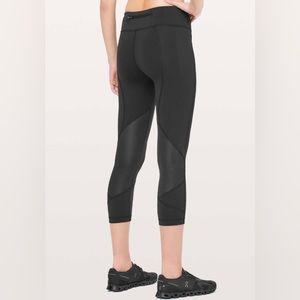 EUC Lululemon Pace Rival Crop Black size 4
